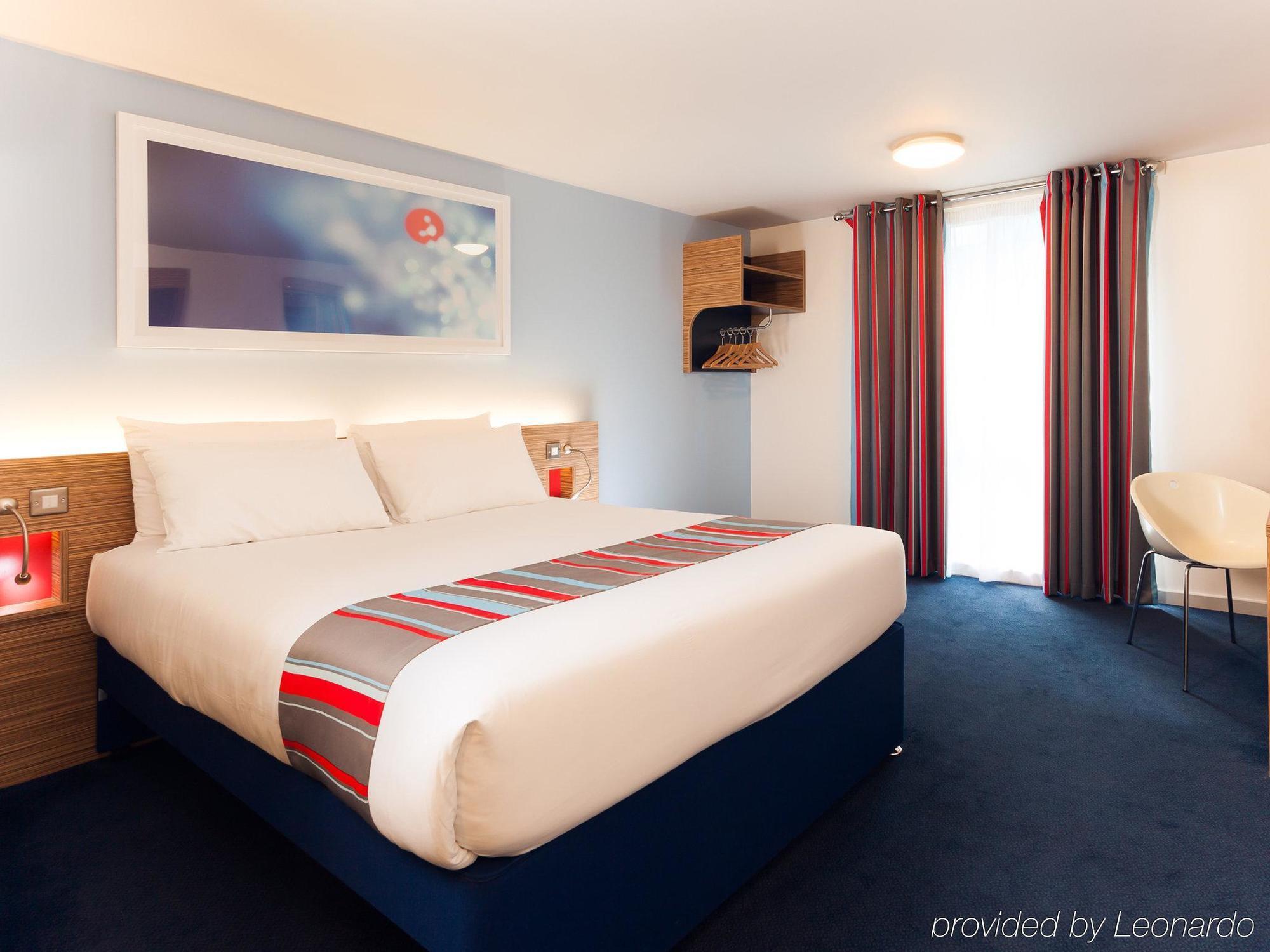 Travelodge Manchester Central Arena Экстерьер фото